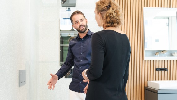 Geberit Dusch-WC Beratung: Einschätzung der Situation vor Ort Geberit Dusch-WC Beratung: Einschätzung der Situation vor Ort