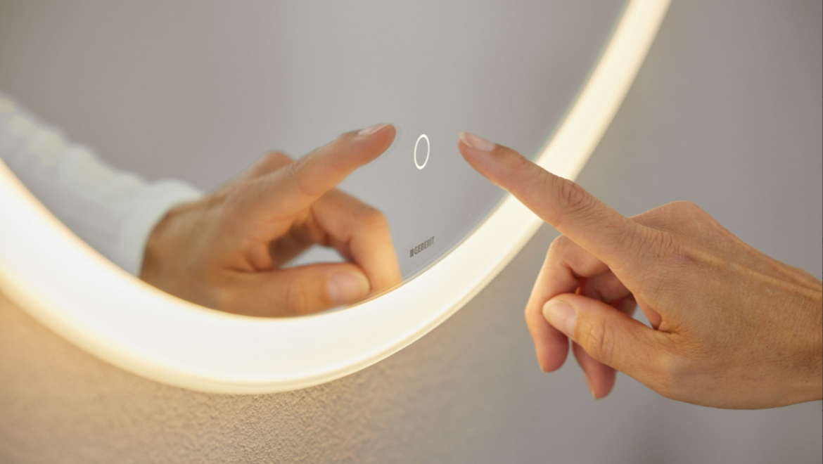 Specchio Option rotondo con interruttore a sensore touch (© Geberit)