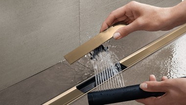 Geberit CleanLine facilita la manutenzione nella doccia (© Geberit)