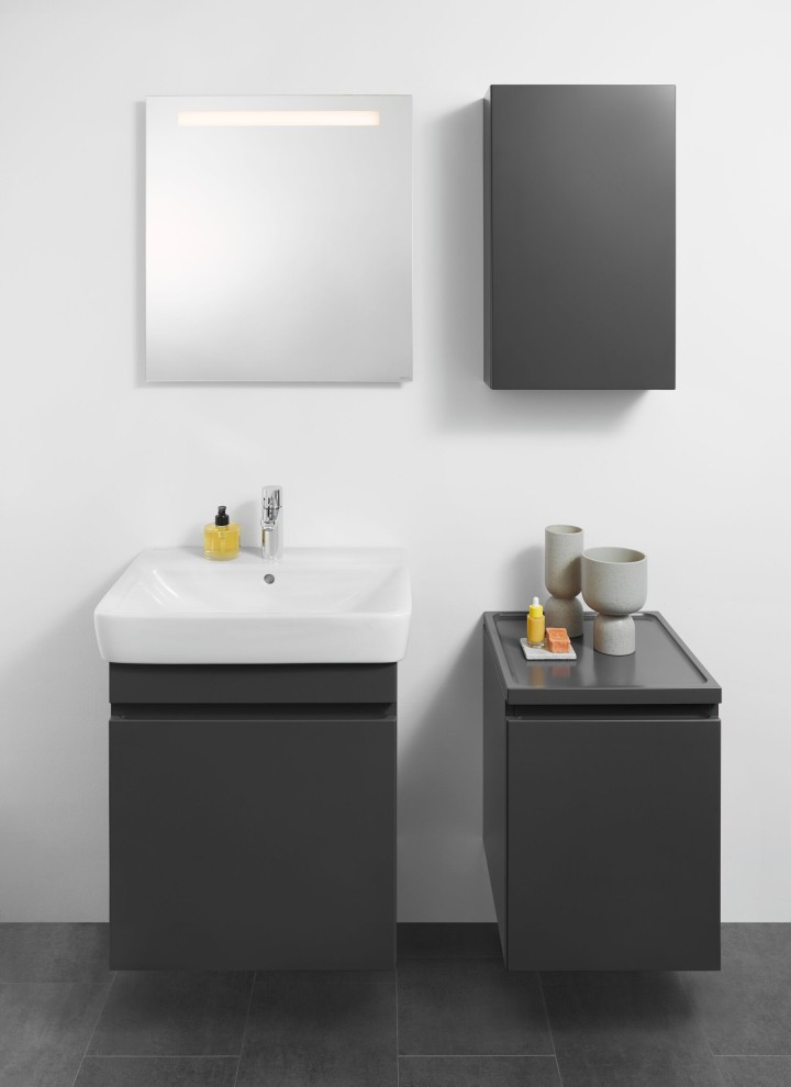 Miroir Option Basic 60 cm combiné avec la série de salle de bains Renova (© Geberit)