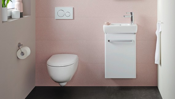 Piccolo bagno per gli ospiti con lavandino Renova Compact e WC sospeso