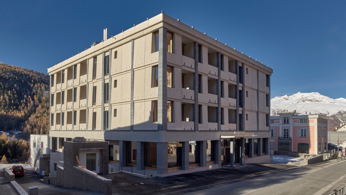 Le bâtiment de l’architecte grison Gion A. Caminada se trouve, comme son nom l’indique, au cœur de Pontresina, au 160 de la via Maistra. (© Geberit)