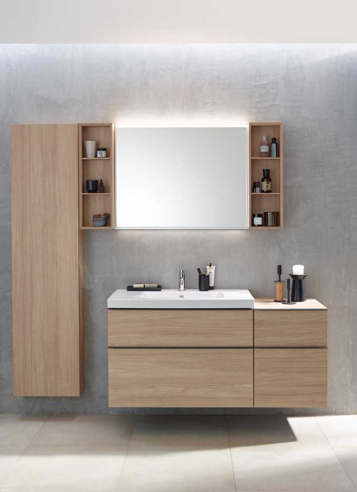 Waschplatz mit Spiegelschrank und Badmöbeln der Badserie Geberit iCon