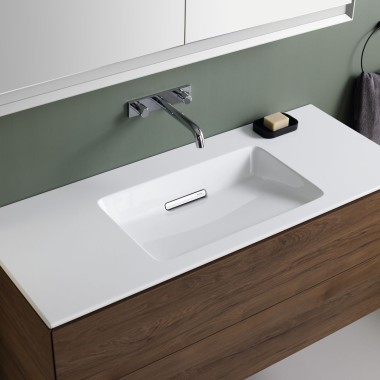 Lavabo Geberit ONE con inserto a pettine integrato e vetrinatura speciale KeraTect