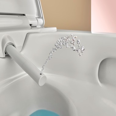 Tra l'altro, AquaClean Alba include la tecnologia per doccetta brevettata WhirlSpray: l'acqua tiepida pulisce le parti intime in modo particolarmente accurato con un getto d'acqua rivitalizzante e delicato.