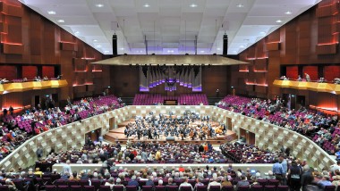 La grande salle de concert accueille des spectacles musicaux de tous les styles (© Plotvis and Kraaijvanger Architecten)