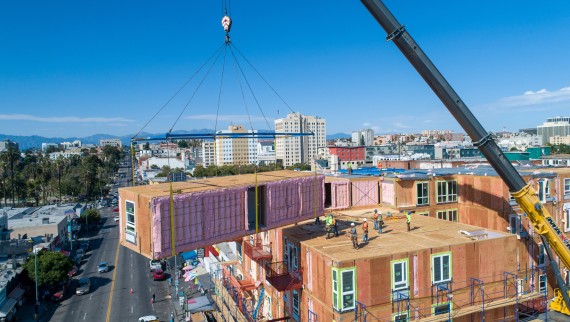 Les projets de construction préfabriquée créent des logements bon marché dans les centres urbains. (© Geberit)