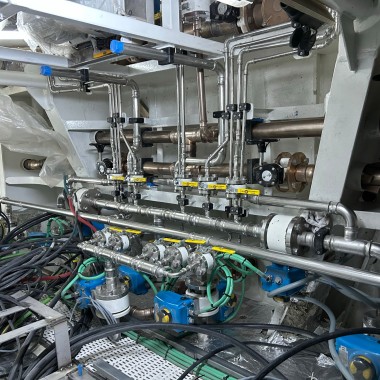 Voici à quoi ressemble la salle des machines d’un yacht du chantier naval Su Marine. Les conduites Mapress acier inoxydable et CuNiFe sont installées dans un espace très restreint (© Su Marine Yachting)