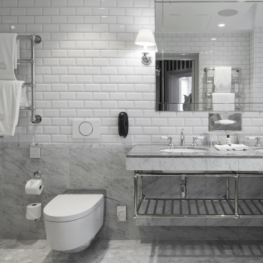 Salle de bains avec WCdouche Geberit AquaClean Mera (© Andy Liffner)